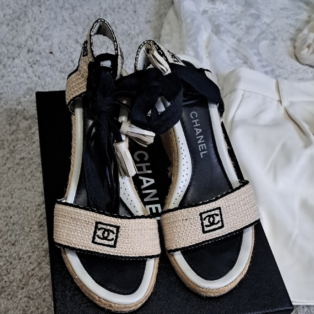 CHANEL Women's Black and Cream Espadrilles